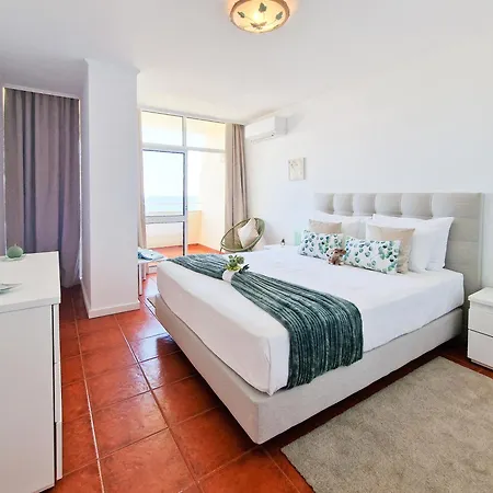 Rocha Varandas Sunny